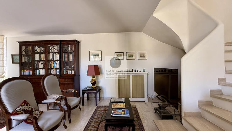 Maison - 220 m² - 8 pièces