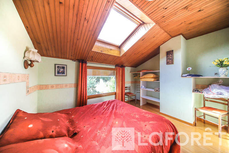 Maison - 202 m² - 9 pièces