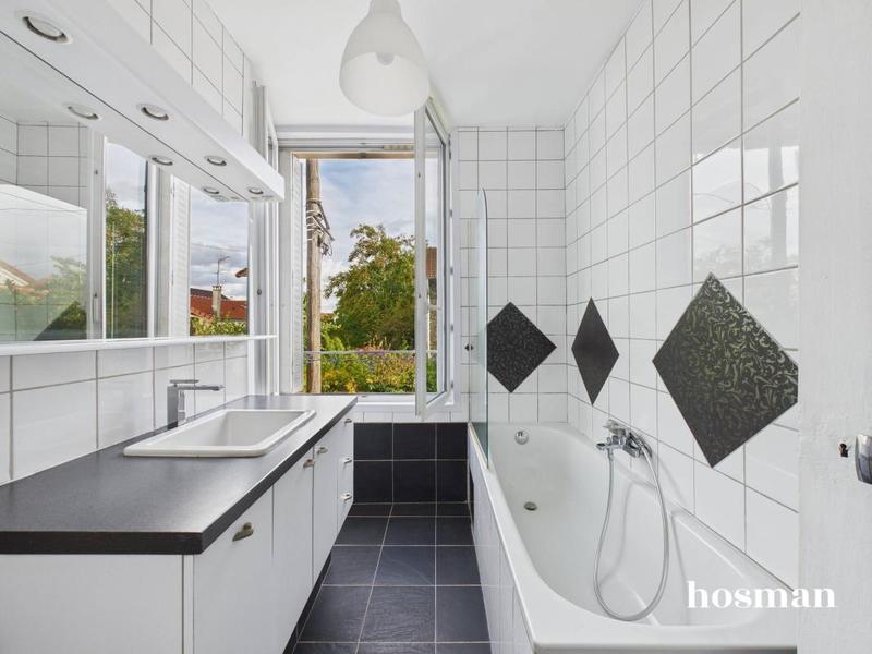 Maison - 100 m² - 5 pièces