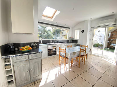 Maison - 330 m² - 13 pièces