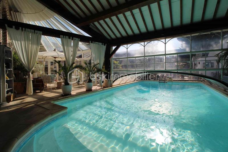 Propriété - 1 100 m² - 18 pièces