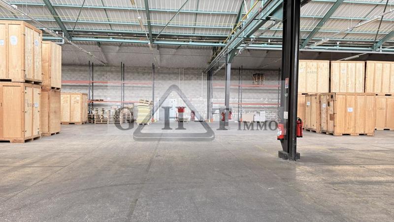 Entrepôt - 2 200 m²