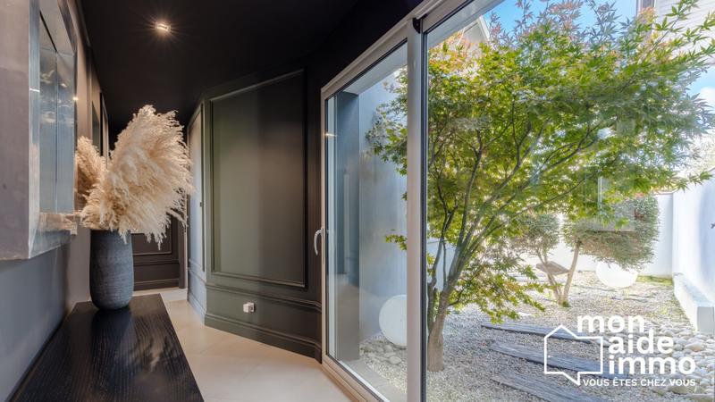 Maison contemporaine - 252 m² - 7 pièces