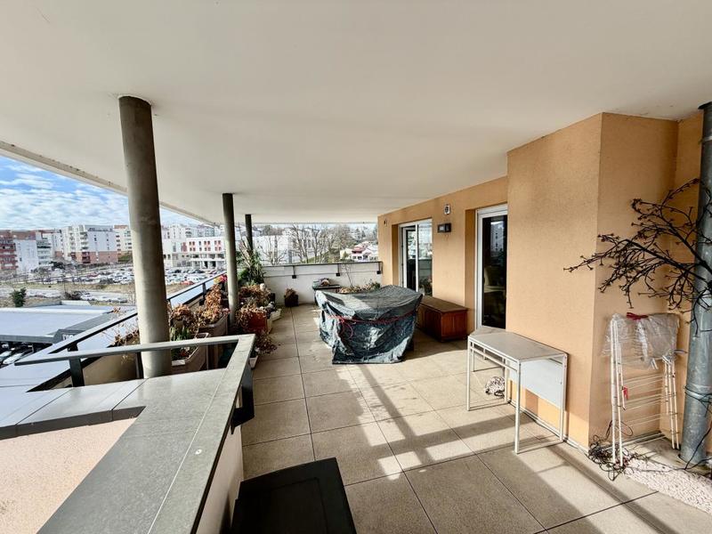 Appartement - 90 m² - 3 pièces