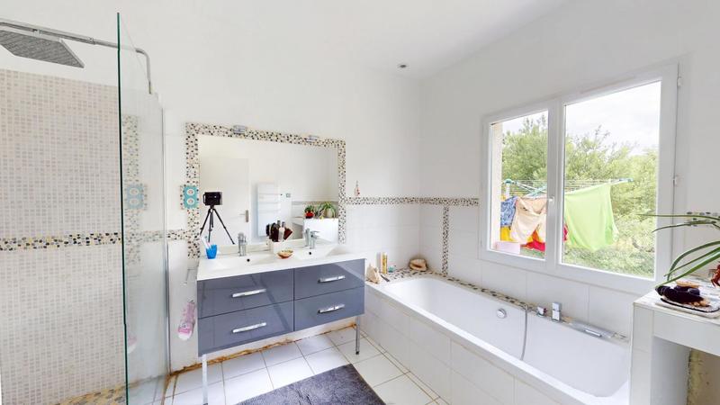 Maison - 228 m² - 6 pièces