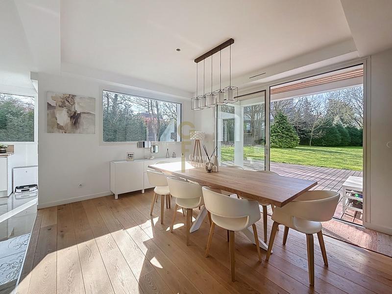 Maison - 296 m² - 8 pièces