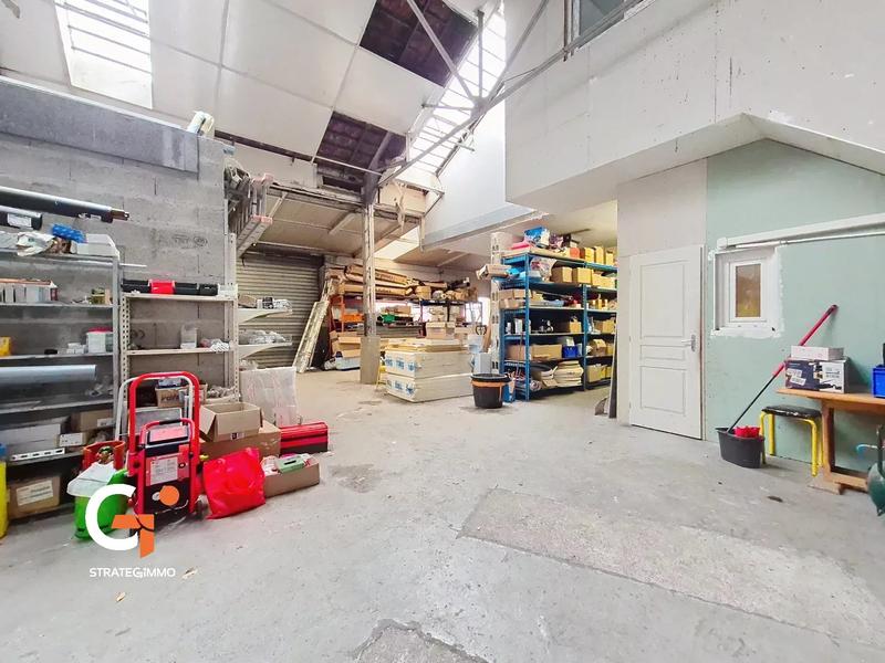 Entrepôt - 150 m² - 6 pièces