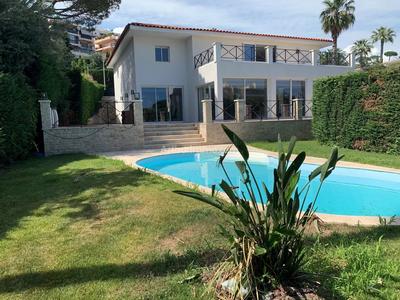 Maison - 320 m² - 7 pièces