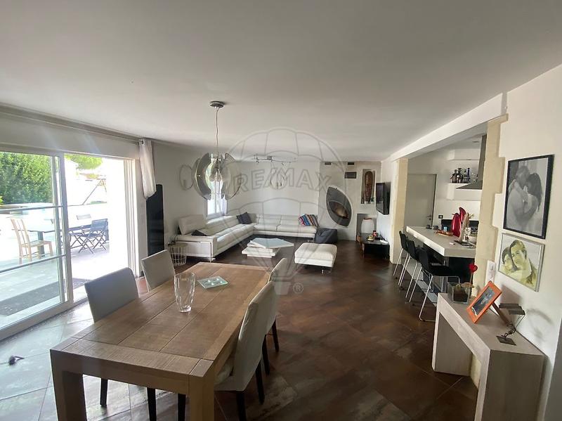 Maison - 182 m² - 7 pièces