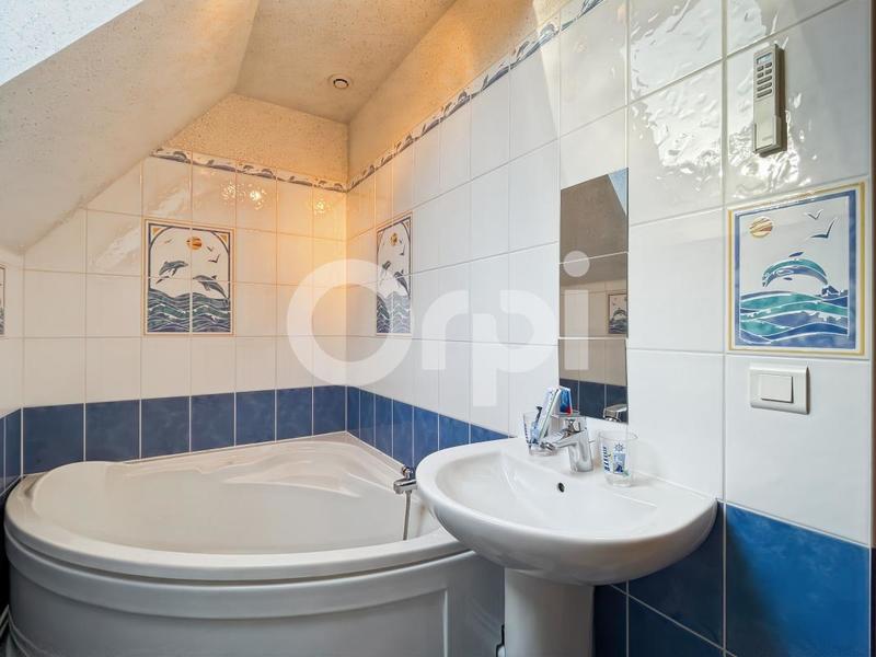 Maison - 220 m² - 6 pièces