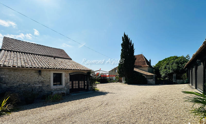 Maison - 390 m² - 14 pièces