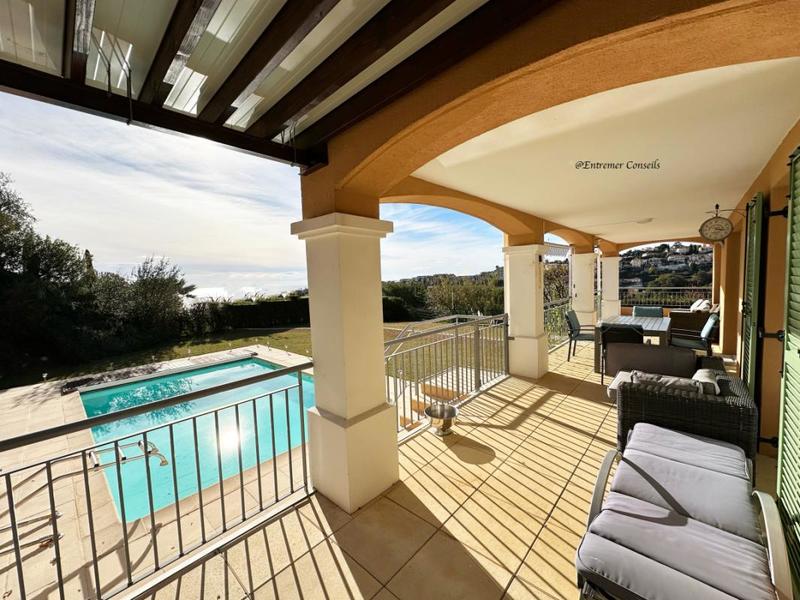 Maison - 200 m² - 6 pièces