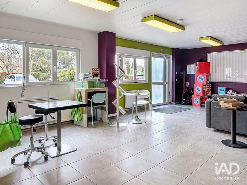 Local commercial - 1 280 m²