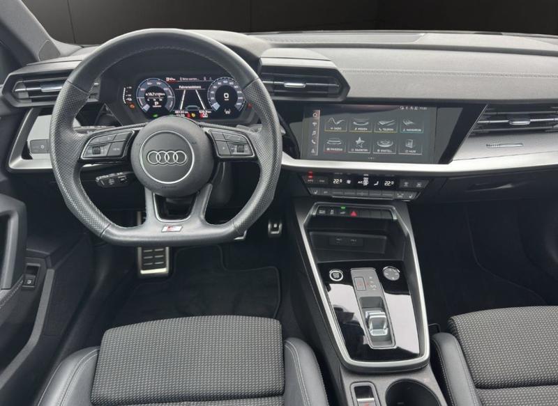 Audi A3 sportback 40 TFSIe 204 s-Line Hybride Rechargeable / Toit Ouvrant Affichage Tete Haute Matrix Led Regulateur de Distance Keyless