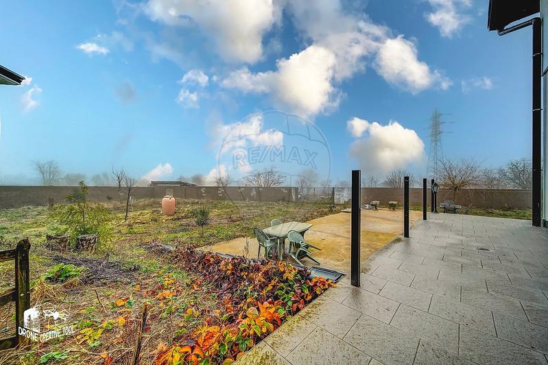 Maison - 275 m² - 8 pièces