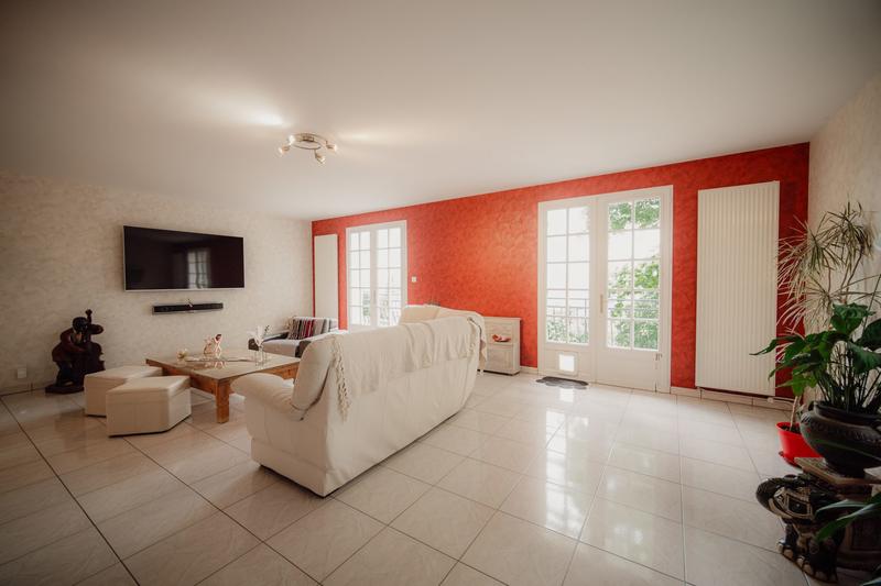 Maison - 217 m² - 8 pièces