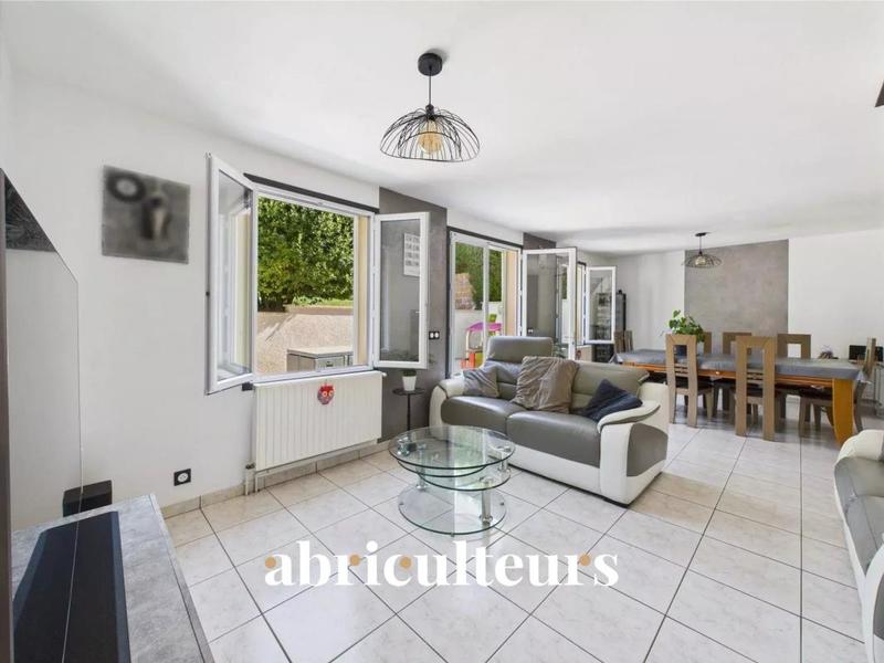 Maison - 95 m² - 5 pièces