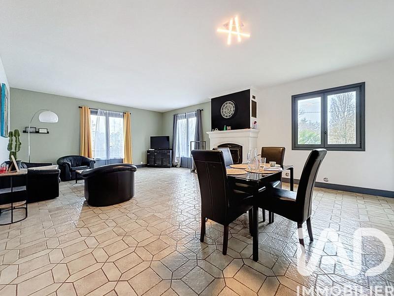 Maison - 202 m² - 7 pièces