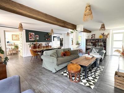 Maison en pierre - 240 m² - 8 pièces