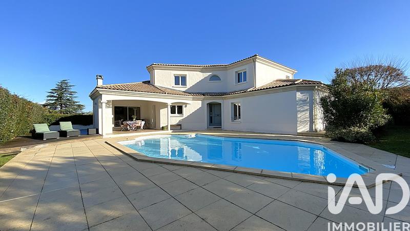 Maison - 200 m² - 6 pièces