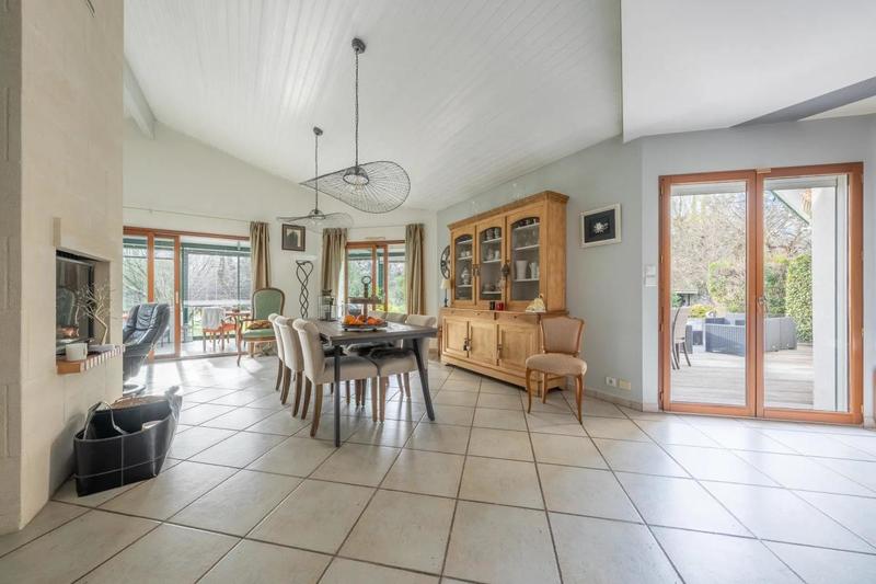 Maison - 233 m² - 7 pièces