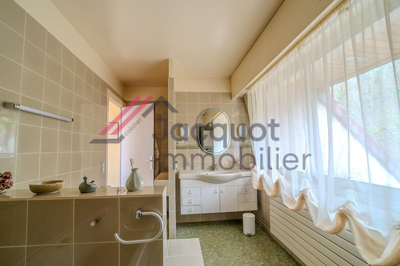 Maison - 385 m² - 12 pièces