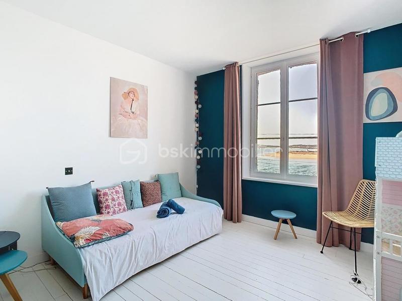 Maison - 161 m² - 8 pièces