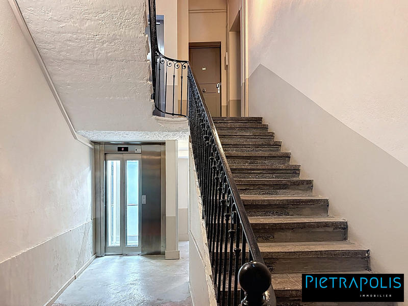 Appartement - 85 m² - 4 pièces