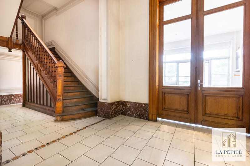 Immeuble - 334 m² - 1 pièce