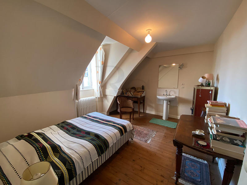 Maison - 220 m² - 9 pièces