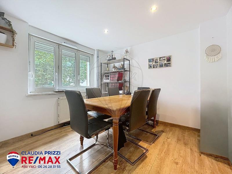 Maison jumelée - 104 m² - 7 pièces