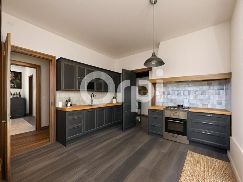 Maison - 300 m² - 8 pièces