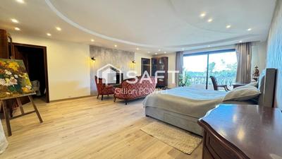 Maison - 659 m² - 8 pièces