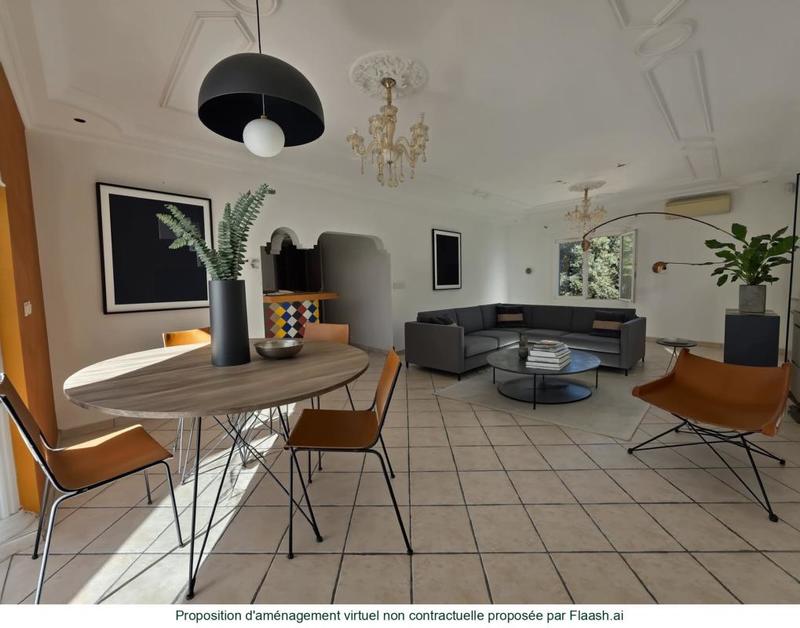 Maison - 239 m² - 8 pièces