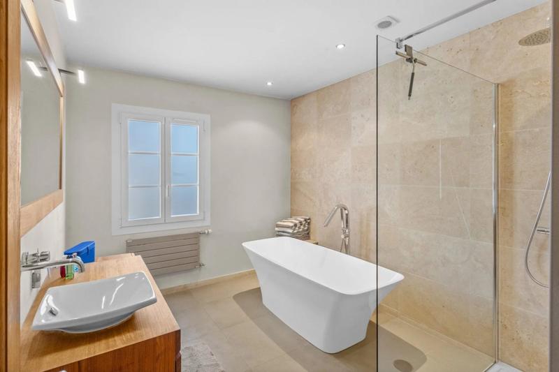 Villa - 182 m² - 6 pièces