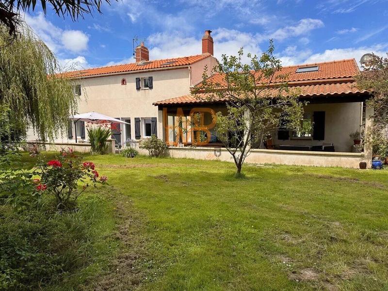 Longère - 205 m² - 9 pièces