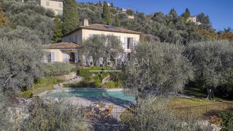 Maison - 240 m² - 6 pièces