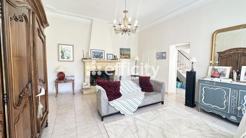 Maison - 236 m² - 6 pièces