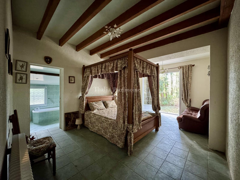 Maison - 232 m² - 8 pièces