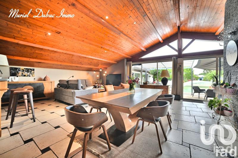 Maison - 249 m² - 8 pièces