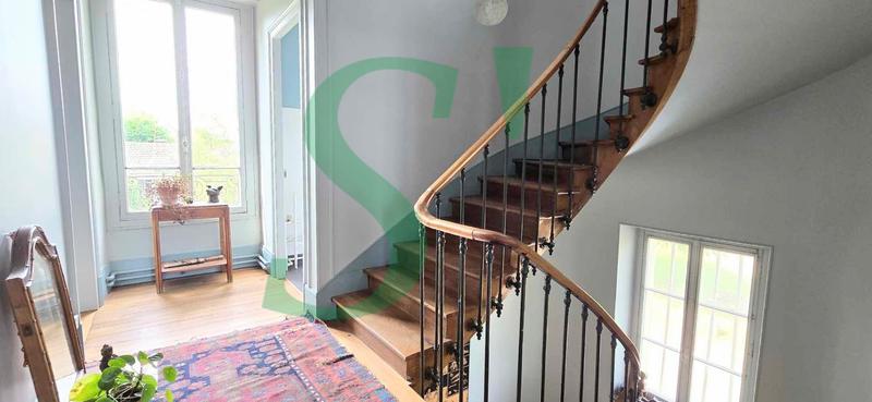 Maison bourgeoise - 200 m² - 8 pièces