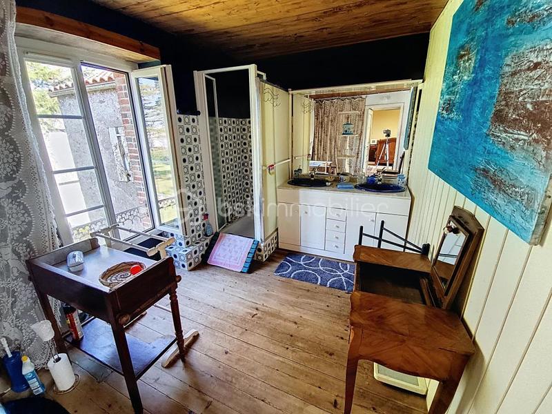 Demeure - 250 m² - 8 pièces