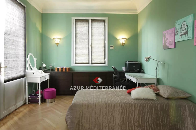 Villa - 298 m² - 6 pièces