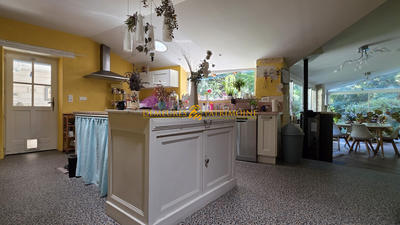 Maison - 304 m² - 7 pièces