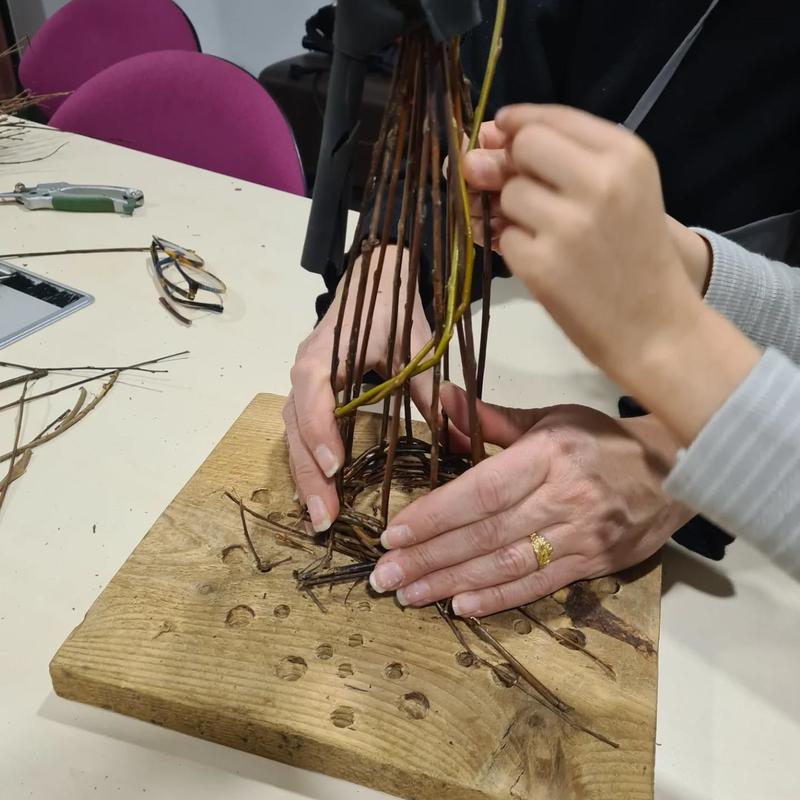 Atelier de vannerie : fabrication d'une tontine