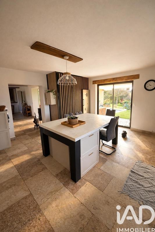 Maison - 250 m² - 7 pièces