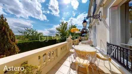 Demeure - 323 m² - 11 pièces