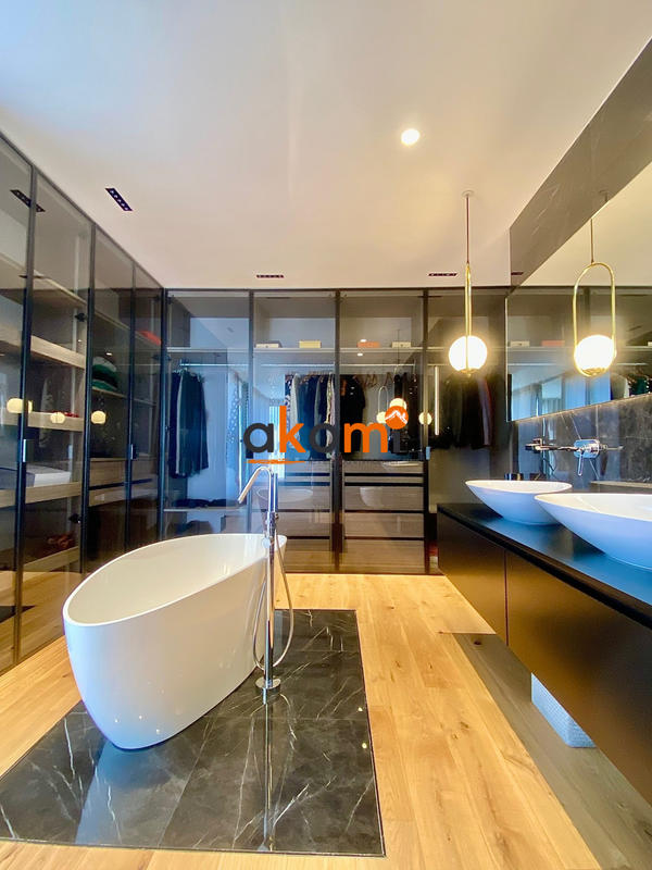 Maison - 202 m² - 6 pièces