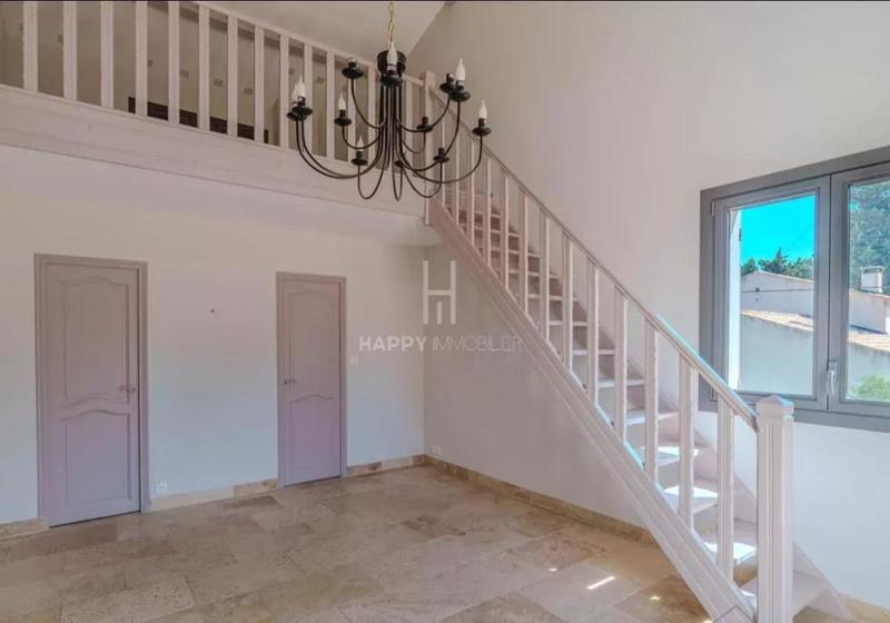 Propriété - 302 m² - 9 pièces