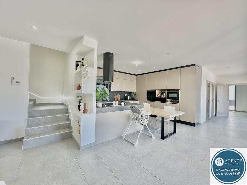 Maison - 200 m² - 6 pièces